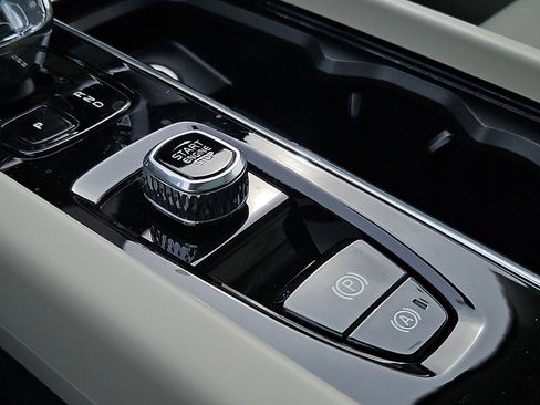 New 2026 Volvo XC60 B5 Ultra w/ Protection Package Premier image 19