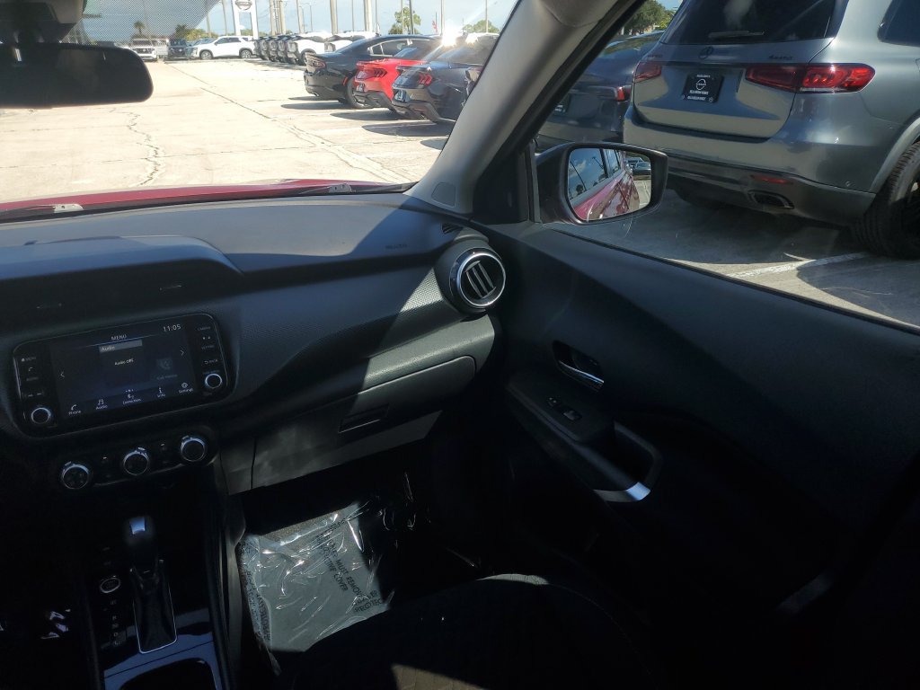 Used 2023 Nissan Kicks SV FWD image 24