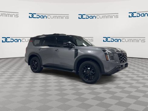 Used 2025 Nissan Armada PRO-4X AWD/4WD image 2