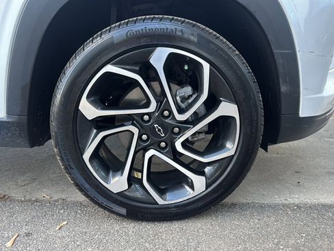 Used 2025 Chevrolet Trax RS w/ Driver Confidence Package FWD image 39