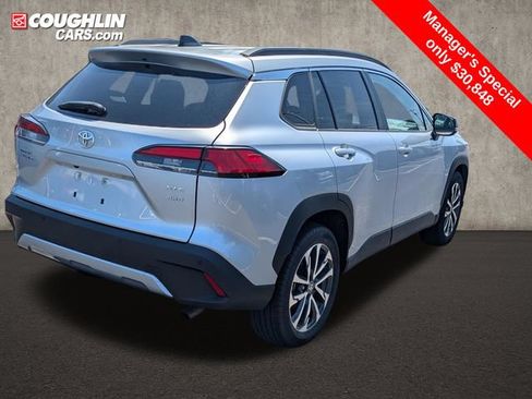 Used 2025 Toyota Corolla Cross XLE AWD/4WD image 7