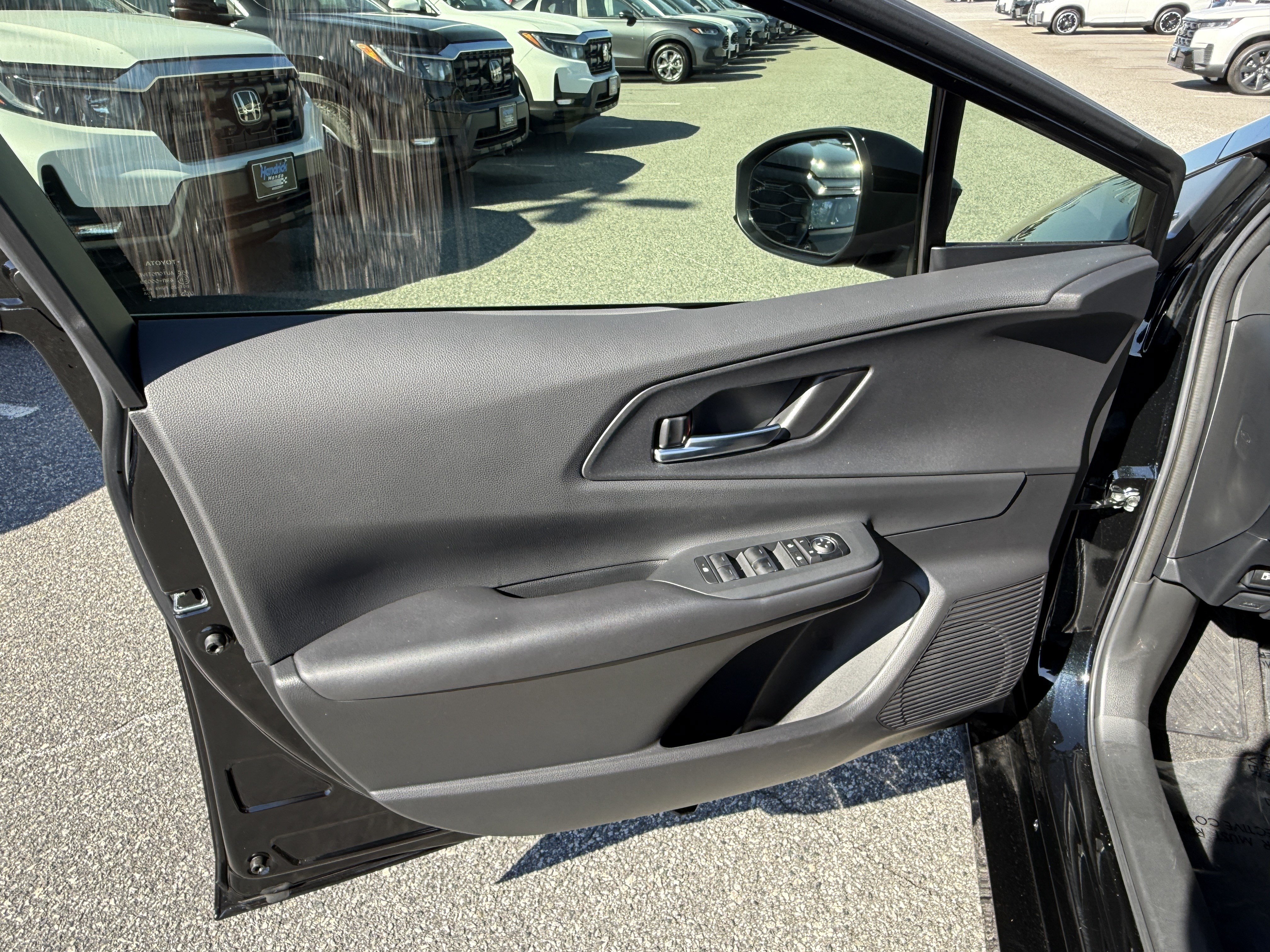 Used 2024 Toyota Prius Prime FWD image 14