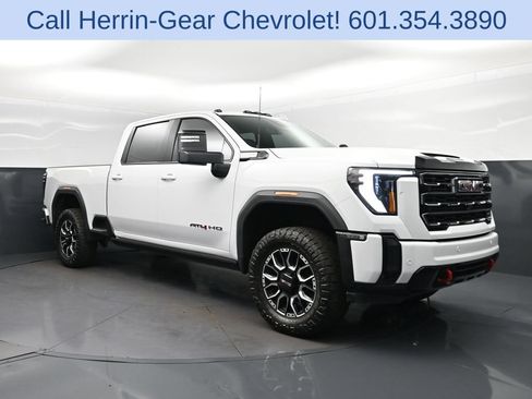Used 2024 GMC Sierra 2500 AT4 w/ AT4 Premium Plus Package AWD/4WD image 9