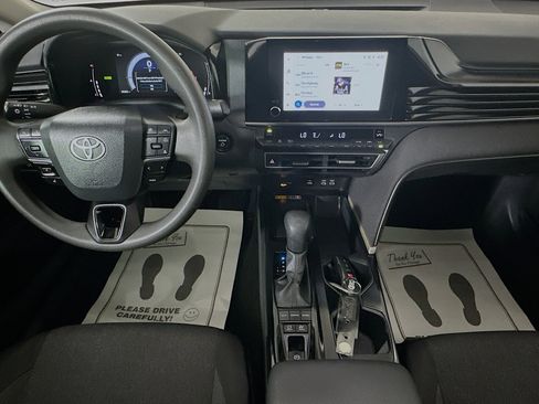Used 2025 Toyota Camry LE image 27