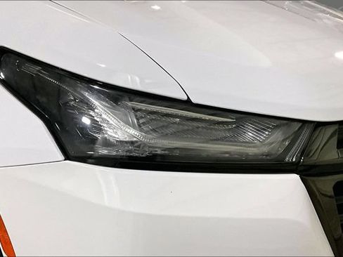 Certified 2023 Chevrolet Traverse Premier w/ Redline Edition AWD/4WD image 4