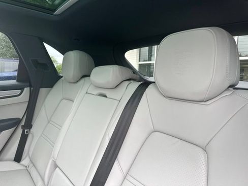 Used 2021 Porsche Cayenne AWD/4WD image 24