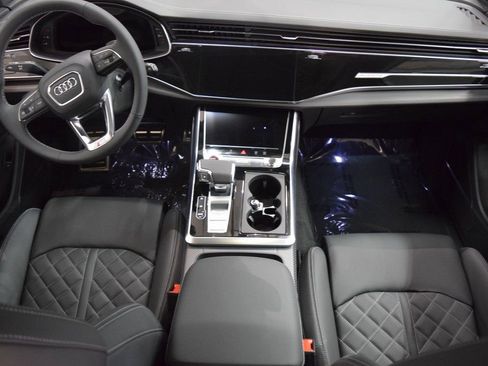 New 2026 Audi SQ7 Prestige image 8