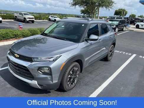 Used 2022 Chevrolet TrailBlazer LT w/ Confidence II Package FWD image 2