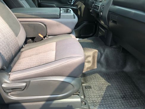 Used 2022 Nissan Titan S AWD/4WD image 24