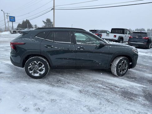 New 2026 Chevrolet Trax LT w/ Sunroof Package image 9
