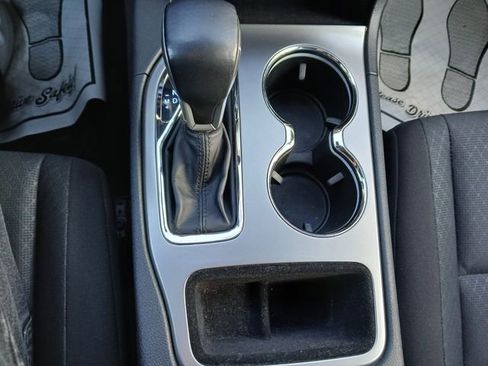 Used 2020 Jeep Grand Cherokee Laredo image 30