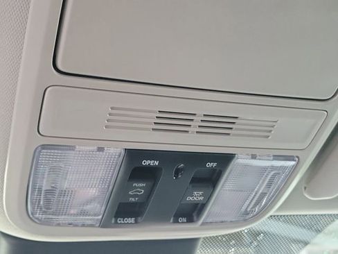 Used 2025 Honda Odyssey Touring image 18