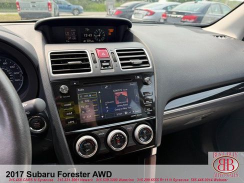 Used 2017 Subaru Forester 2.5i Touring AWD/4WD image 21