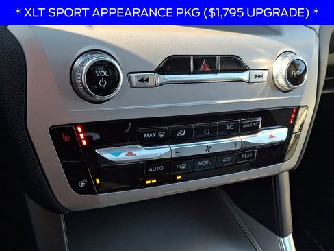 Used 2022 Ford Explorer XLT w/ Equipment Group 202A image 17