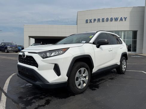 Used 2020 Toyota RAV4 LE w/ Carpet Mat Package FWD image 8