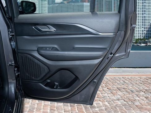 Used 2025 Jeep Grand Cherokee Laredo w/ Luxury Tech Group I RWD image 14