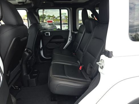 Used 2025 Jeep Wrangler Unlimited Sahara w/ Safety Group AWD/4WD image 32