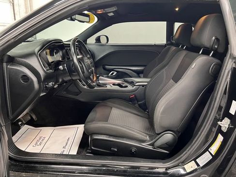 Used 2016 Dodge Challenger SXT image 30