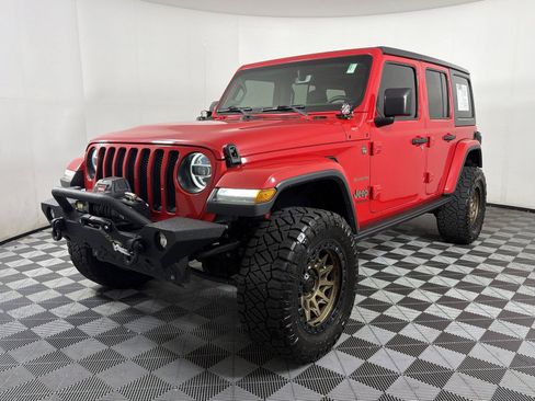 Used 2018 Jeep Wrangler Unlimited Sahara AWD/4WD image 3