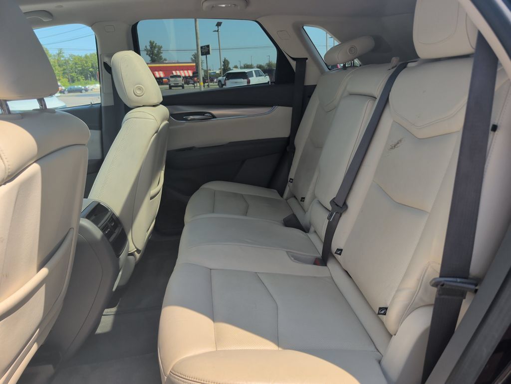Used 2018 Cadillac XT5 Luxury w/ Driver Awareness Package FWD image 19
