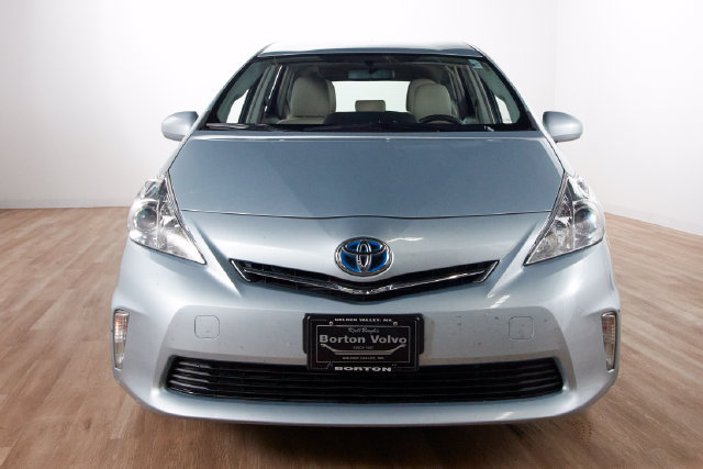 Used 2014 Toyota Prius V Three FWD image 2