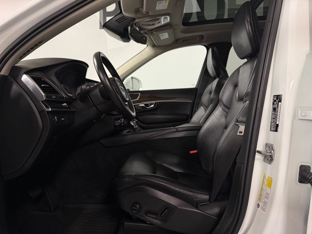 Used 2019 Volvo XC90 T6 Momentum w/ Protection Package Premier AWD/4WD image 9