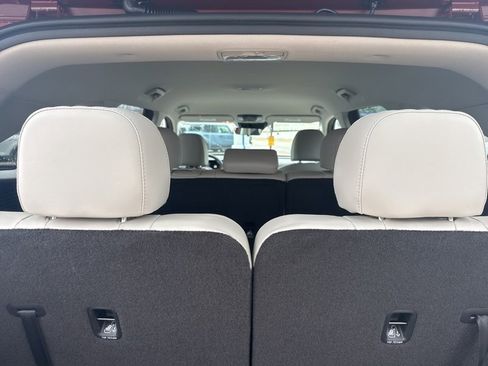 Used 2025 Kia Sorento S image 12