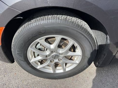 Used 2023 Chrysler Pacifica Touring-L FWD image 20