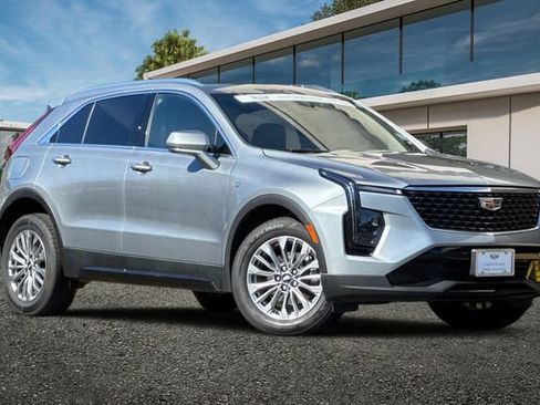 Certified 2024 Cadillac XT4 Premium Luxury image 2