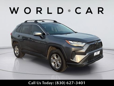 Used 2022 Toyota RAV4 XLE AWD/4WD image 17