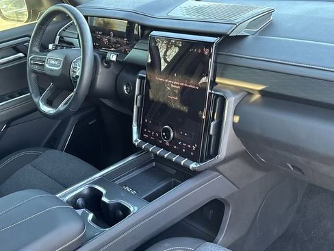 New 2025 GMC Acadia Elevation image 31