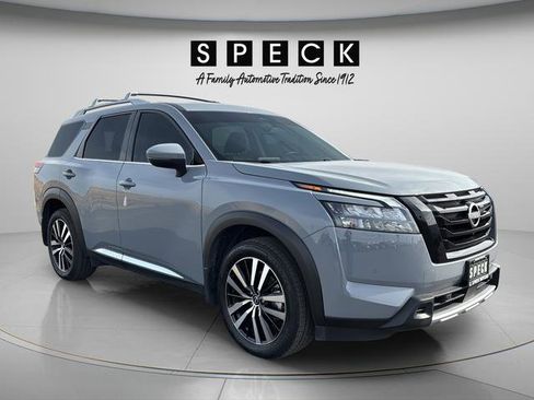 Used 2025 Nissan Pathfinder Platinum AWD/4WD image 7