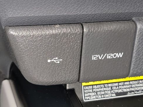 Used 2020 Toyota Camry XLE FWD image 24