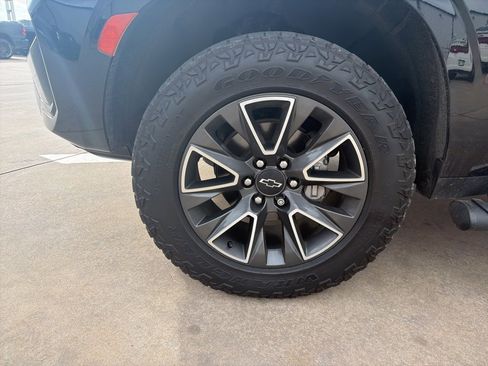 Used 2021 Chevrolet Tahoe Z71 w/ Rear Media and Nav Package image 9