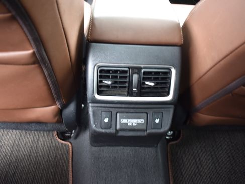 Used 2018 Subaru Outback 2.5i Touring w/ Popular Package #3 image 28