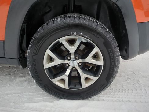 Used 2015 Jeep Cherokee Trailhawk w/ Cold Weather Group image 14