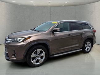 Used 2019 Toyota Highlander Limited FWD video 1
