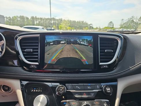 Used 2023 Chrysler Pacifica Limited w/ Uconnect Theater Family Group AWD/4WD image 26