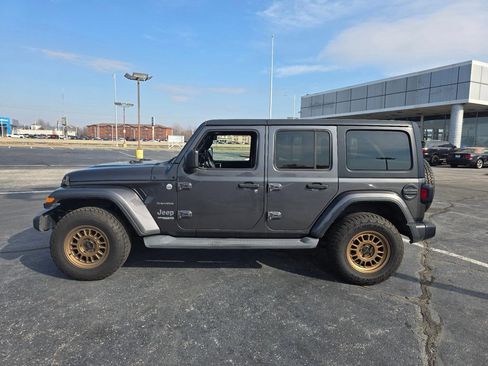 Used 2019 Jeep Wrangler Unlimited Sahara image 1