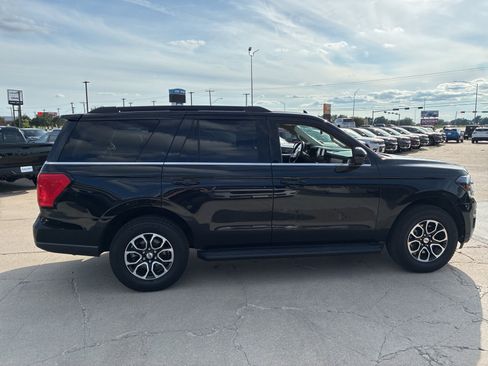Used 2024 Ford Expedition XLT image 7