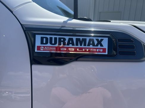 Used 2024 GMC Sierra 2500 AT4 w/ Technology Package AWD/4WD image 7