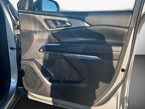 Used 2025 Chevrolet Traverse LT image 17