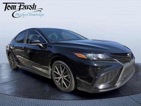 Used 2023 Toyota Camry SE FWD image 1