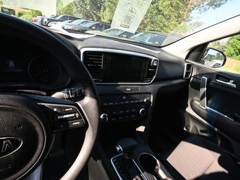 Used 2020 Kia Sportage LX AWD/4WD image 9