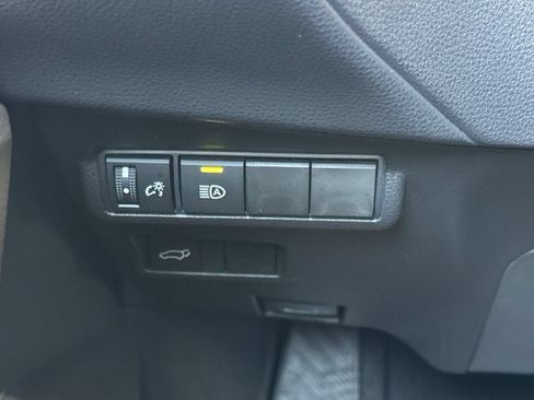 Certified 2025 Toyota Corolla Cross XLE w/ Convenience Package FWD image 33