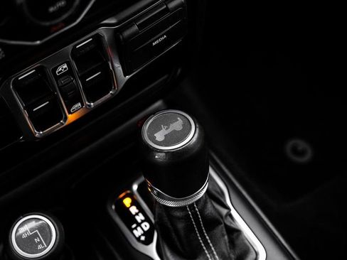 Used 2021 Jeep Wrangler Unlimited Sahara image 38