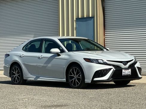 Used 2024 Toyota Camry SE FWD image 2