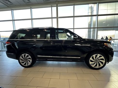 Certified 2024 Lincoln Navigator Reserve image 4