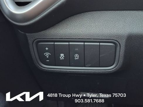 Certified 2025 Kia Soul LX w/ LX Technology Package FWD image 23