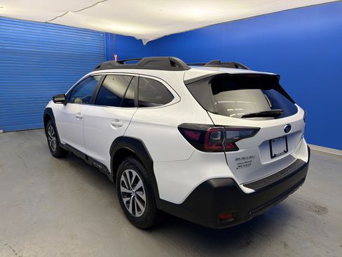 Certified 2025 Subaru Outback Premium w/ Popular Package #1A image 5